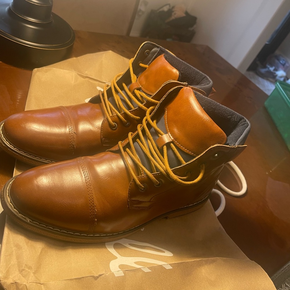Stylish brown boot shoes
